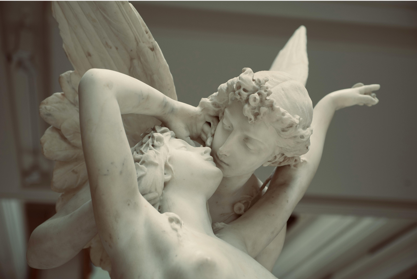 Escultura de Psiquê reanimada pelo beijo do Amor